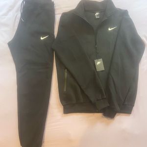 Brand new Nike sweatsuit set Black 2XL
